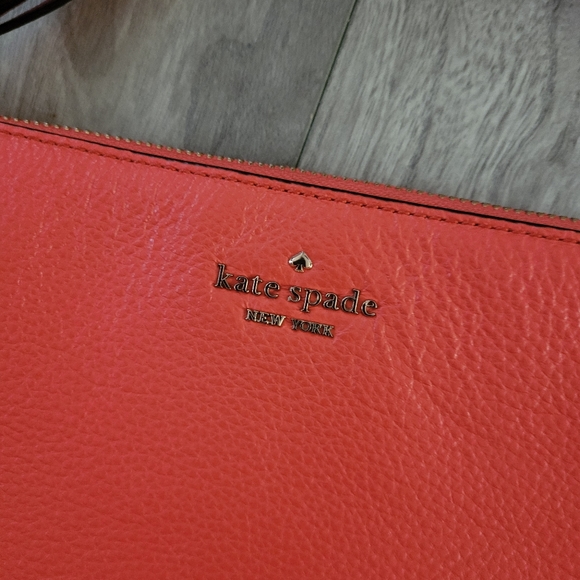 Kate Spade Leila Pebbled Leather Triple Gusset Crossbody in Coral Buds - Picture 3 of 12